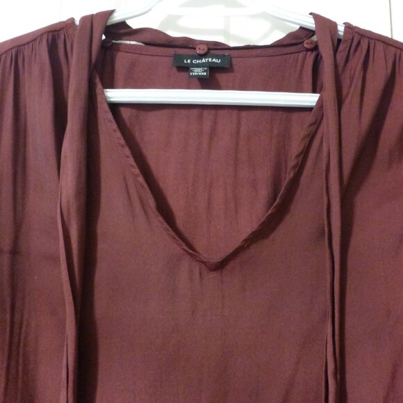 LE CHATEAU maroon v-neck top with ties - Picture 10 of 11